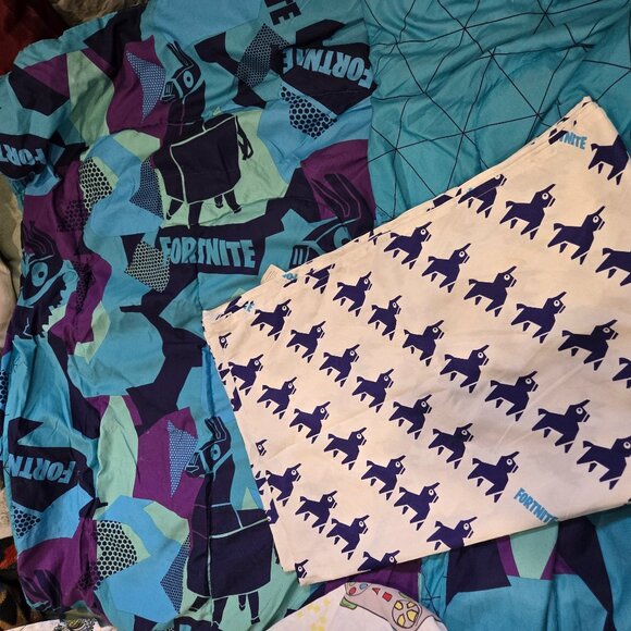 Fortnite Twin Comforter & Flat Sheet Set Llama Camo Purple Blue EUC - Picture 1 of 3